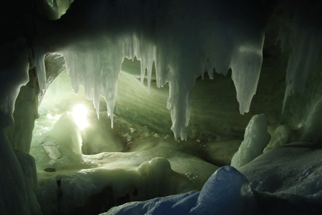 Dachstein山上的冰洞