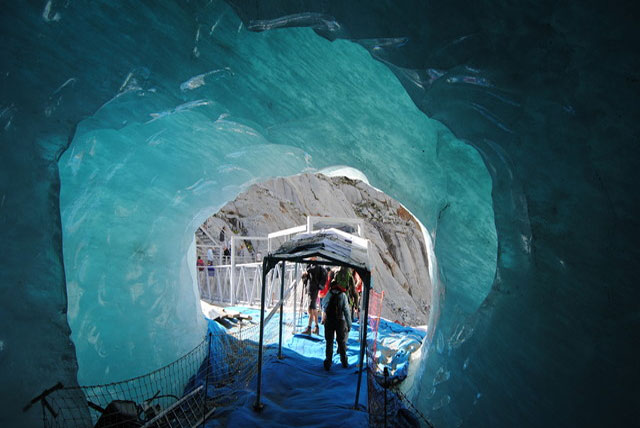 人工开凿的冰河洞穴