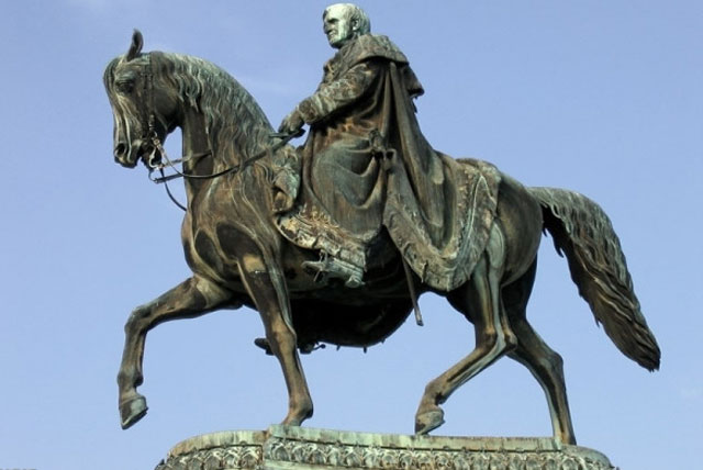 格季米纳斯骑士雕像