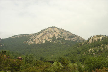 莲花山 莲花山碑林始建于1994年,坐落在鄂州市南郊洋澜湖畔风景秀丽的