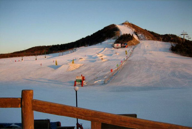 吉林莲花山滑雪场