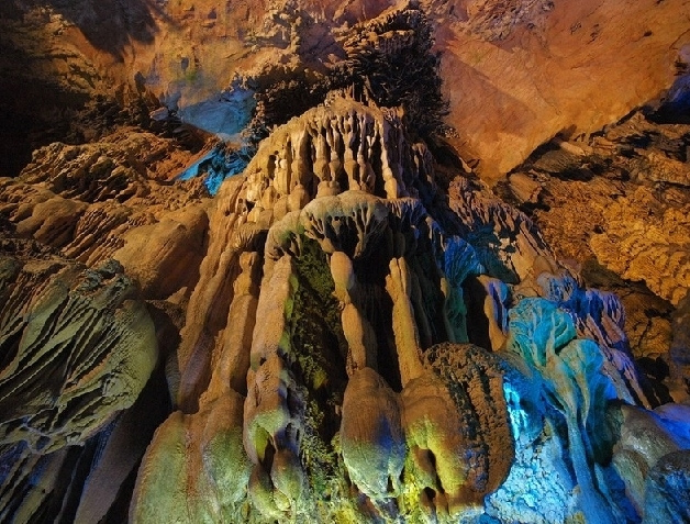 神秘的桂林芦笛岩