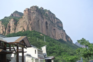 观山听水品美景    七步沟初绽娇容